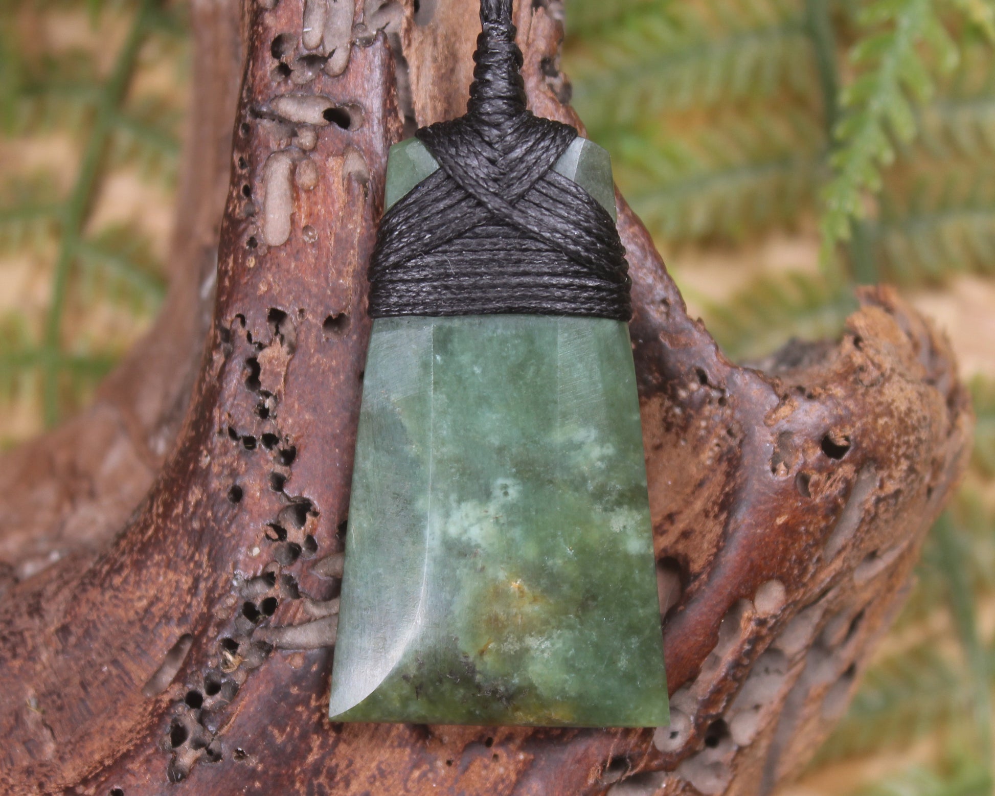 Hapopo Pounamu Toki - NZ Greenstone