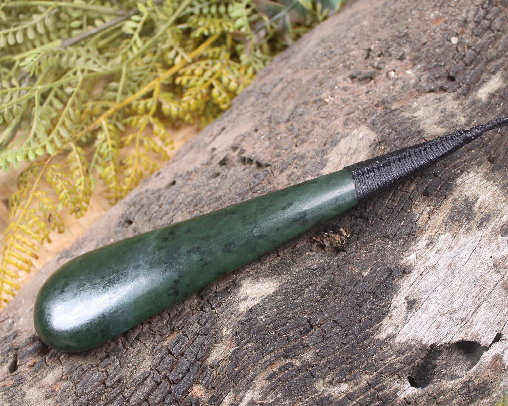 Kawakawa Pounamu Roimata Pendant - NZ Greenstone