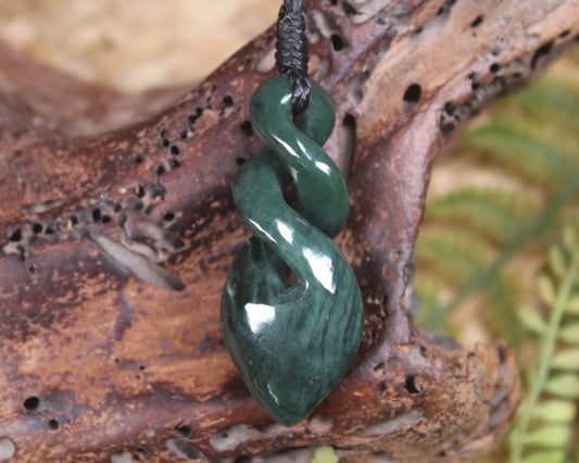 Twist carved from Kawakawa Pounamu - NZ Greenstone