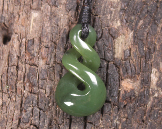 Twist or Pikorua carved from Hapopo Pounamu - NZ Greenstone