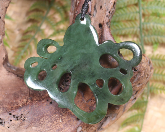 Te Wheke or Octopus Pendant carved from Kawakawa Pounamu - NZ Greenstone