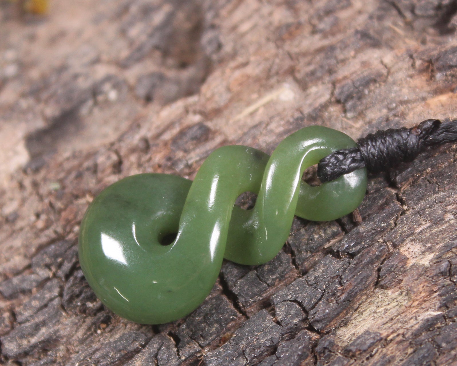 Twist or Pikorua carved from Hapopo Pounamu - NZ Greenstone