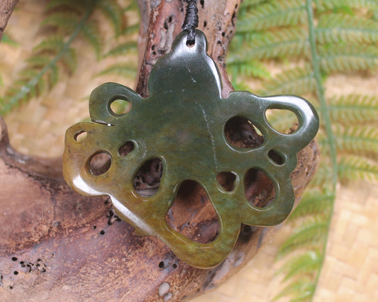 Te Wheke or Octopus Pendant carved from Totoweka Pounamu - NZ Greenstone