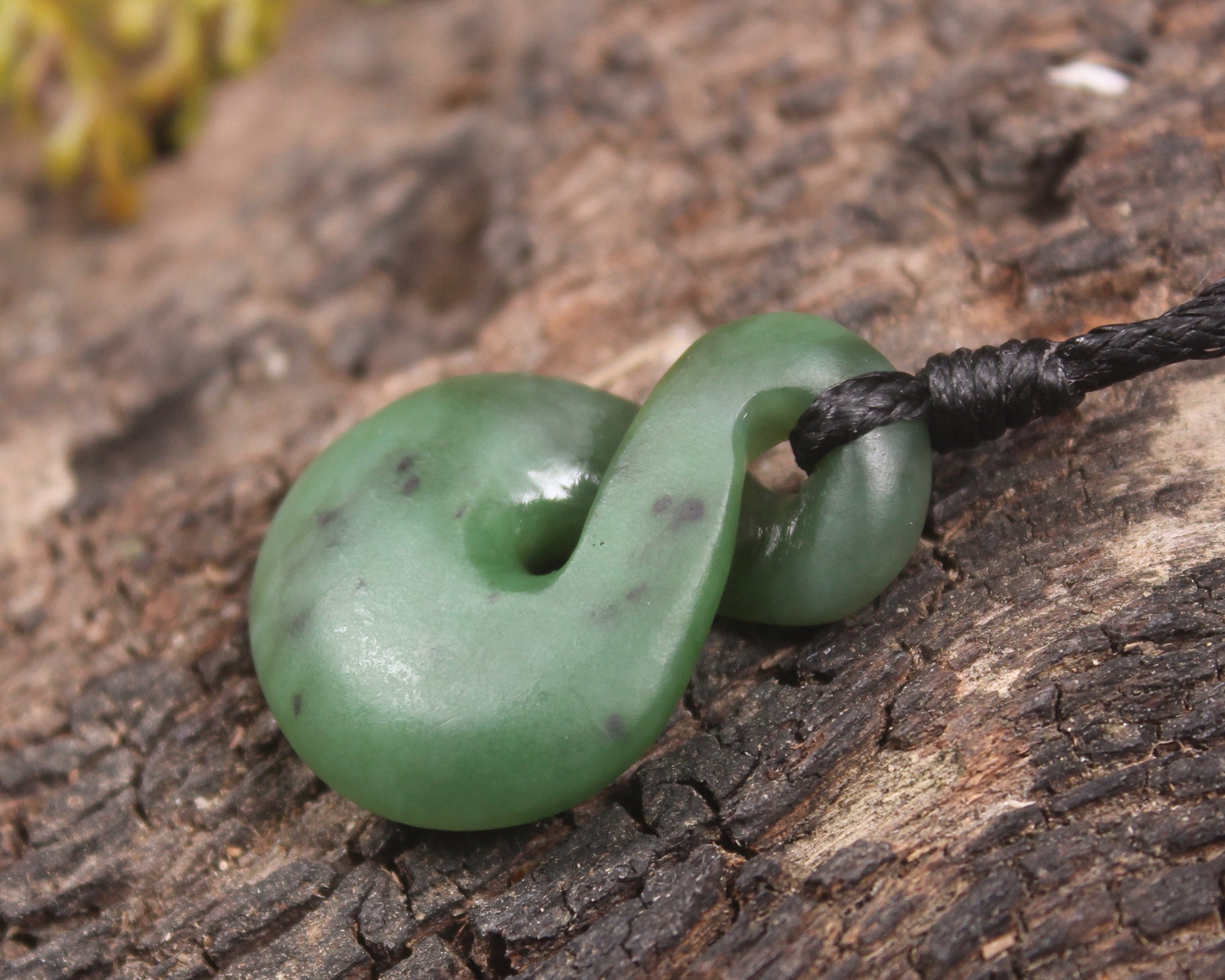 Twist or Pikorua carved from Hapopo Pounamu - NZ Greenstone