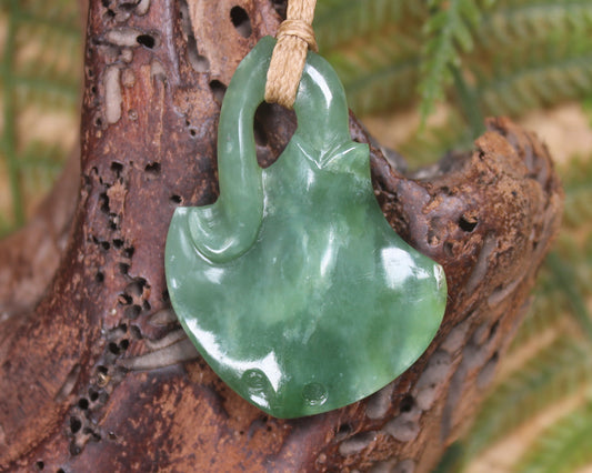 NZ Greenstone Small Inanga Stingray or Whai Pendant (BC775) Inanga Pounamu