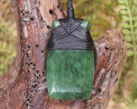 Hapopo Pounamu Toki - NZ Greenstone