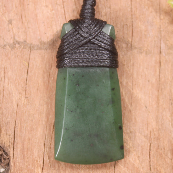 Hapopo Pounamu Toki - NZ Greenstone