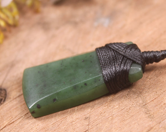 Hapopo Pounamu Toki - NZ Greenstone