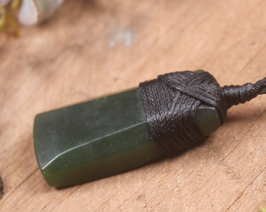 Kawakawa Pounamu Toki