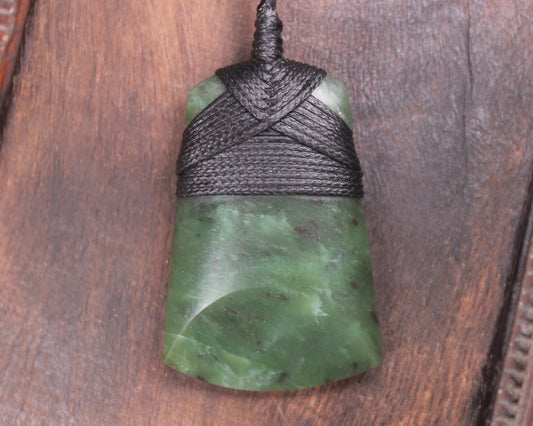 Hapopo Pounamu Toki - NZ Greenstone