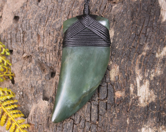 Inanga Pounamu Tooth pendant - NZ Greenstone