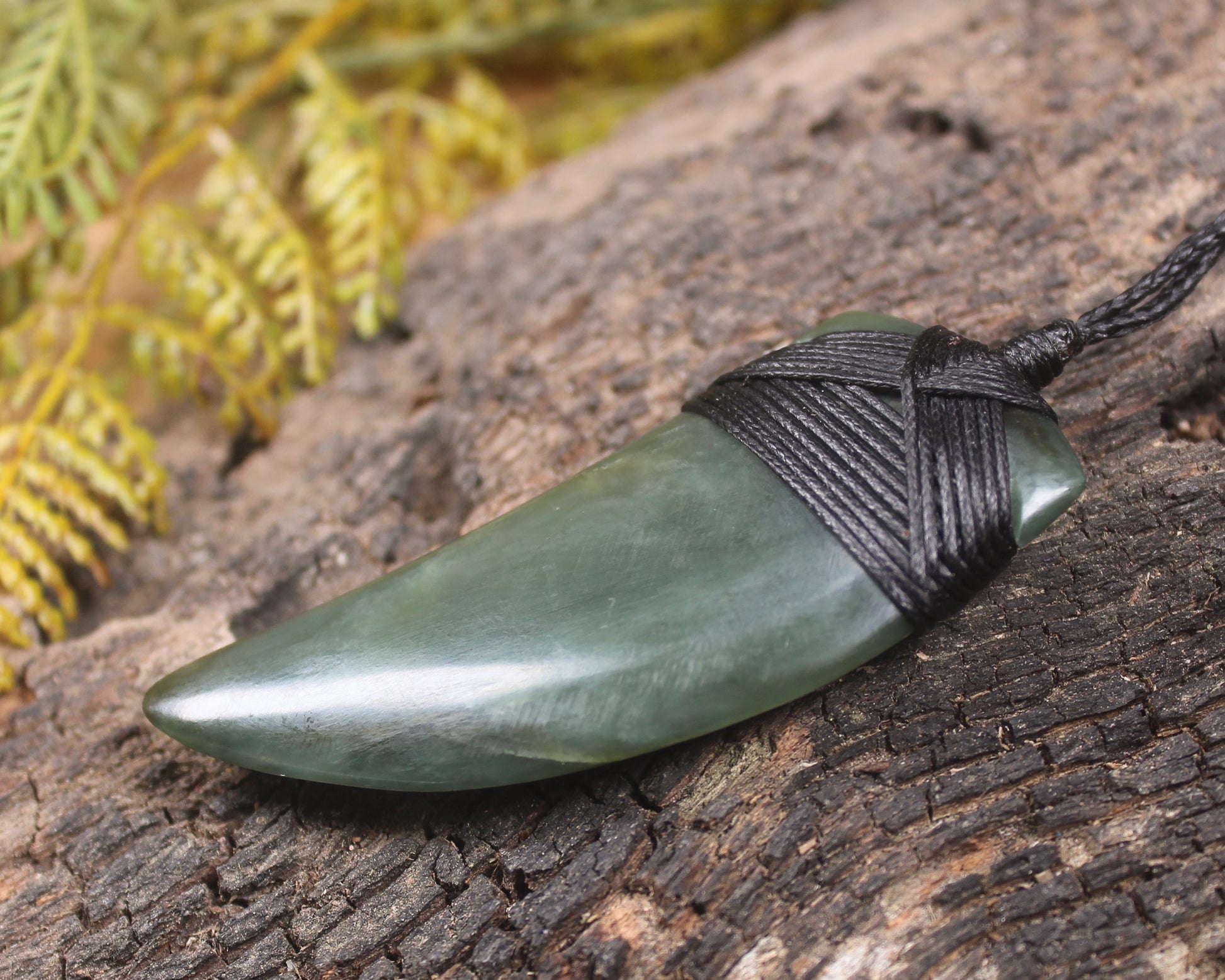 Inanga Pounamu Tooth pendant - NZ Greenstone