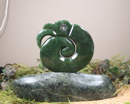 Koropepe sculpture - NZ Greenstone