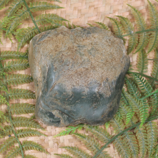 Freeform Touchstone Pounamu Sculpture - Inanga Pounamu - NZ Greenstone