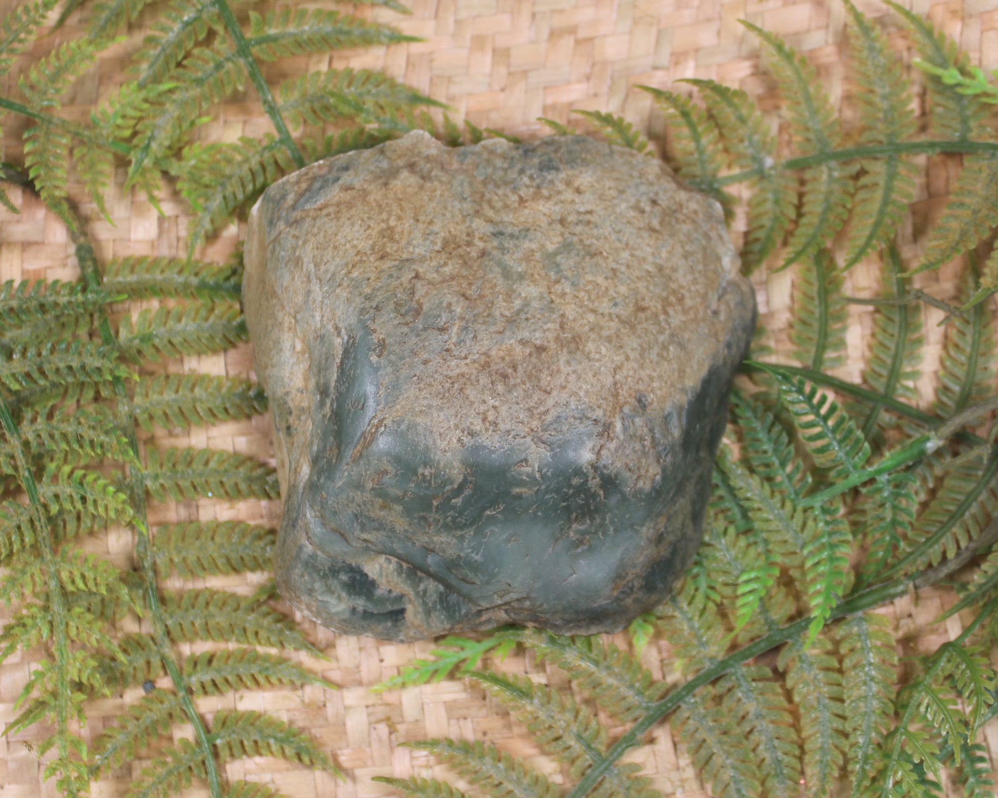 Freeform Touchstone Pounamu Sculpture - Inanga Pounamu - NZ Greenstone