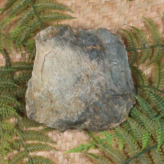 Freeform Touchstone Pounamu Sculpture - Inanga Pounamu - NZ Greenstone