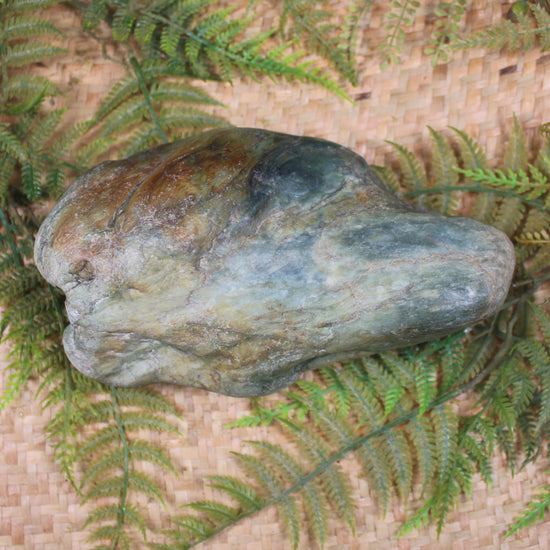 Freeform Touchstone Pounamu Sculpture - Inanga Pounamu - NZ Greenstone