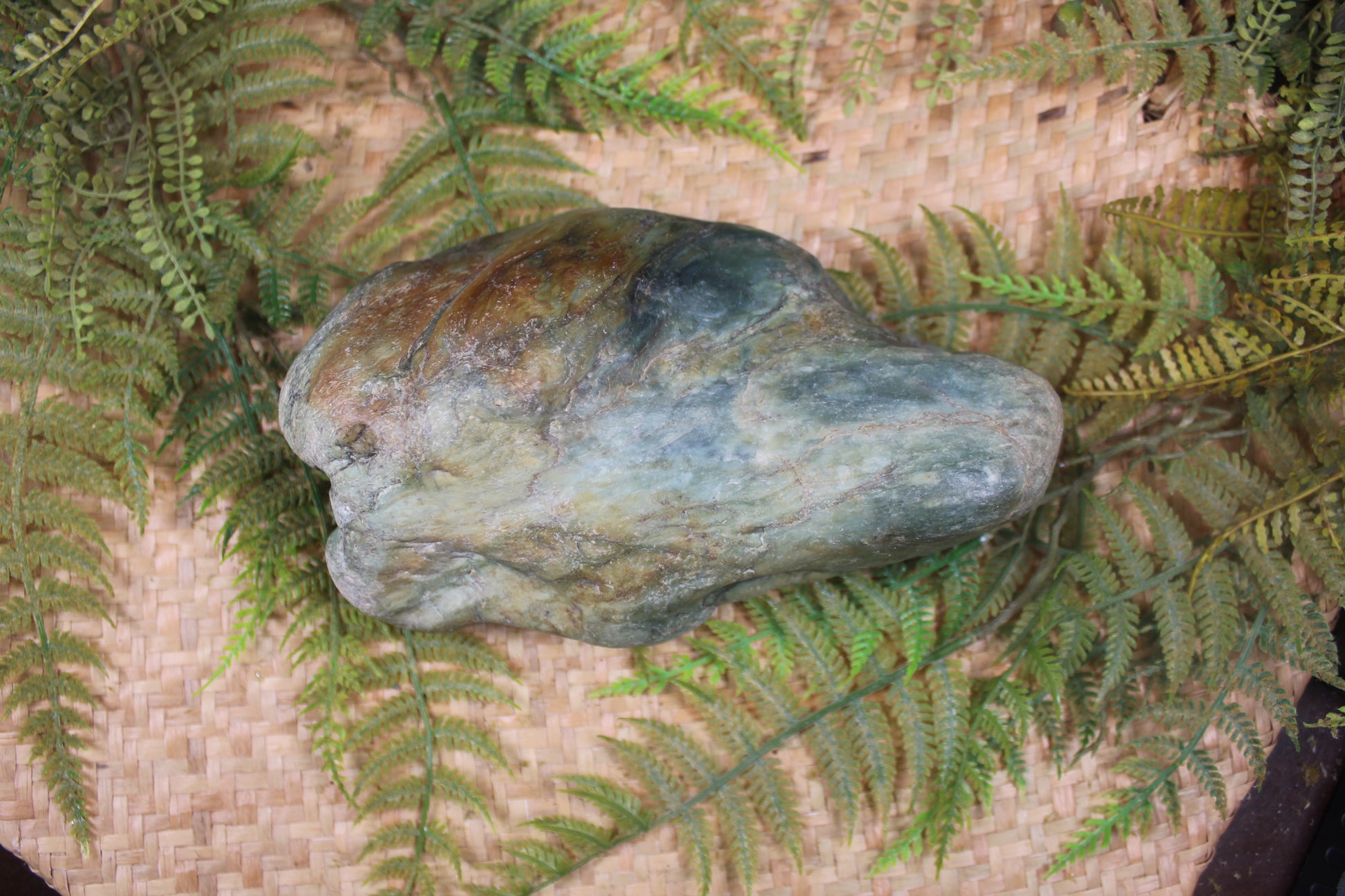 Freeform Touchstone Pounamu Sculpture - Inanga Pounamu - NZ Greenstone