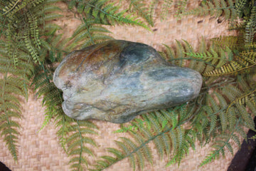 Freeform Touchstone Pounamu Sculpture - Inanga Pounamu - NZ Greenstone