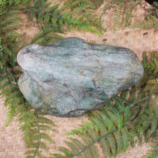 Freeform Touchstone Pounamu Sculpture - Inanga Pounamu - NZ Greenstone