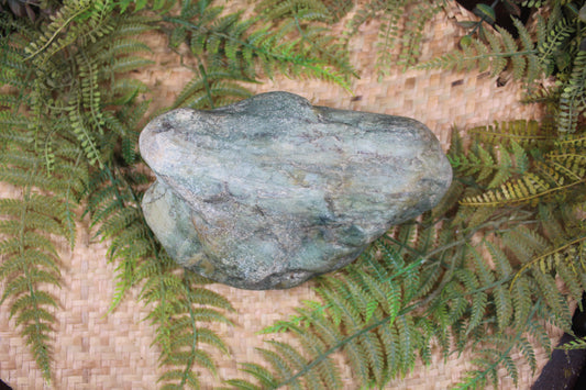 Freeform Touchstone Pounamu Sculpture - Inanga Pounamu - NZ Greenstone