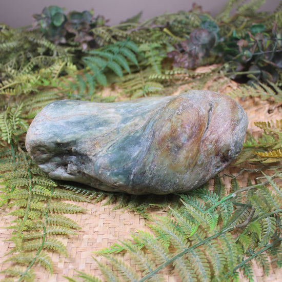 Freeform Touchstone Pounamu Sculpture - Inanga Pounamu - NZ Greenstone