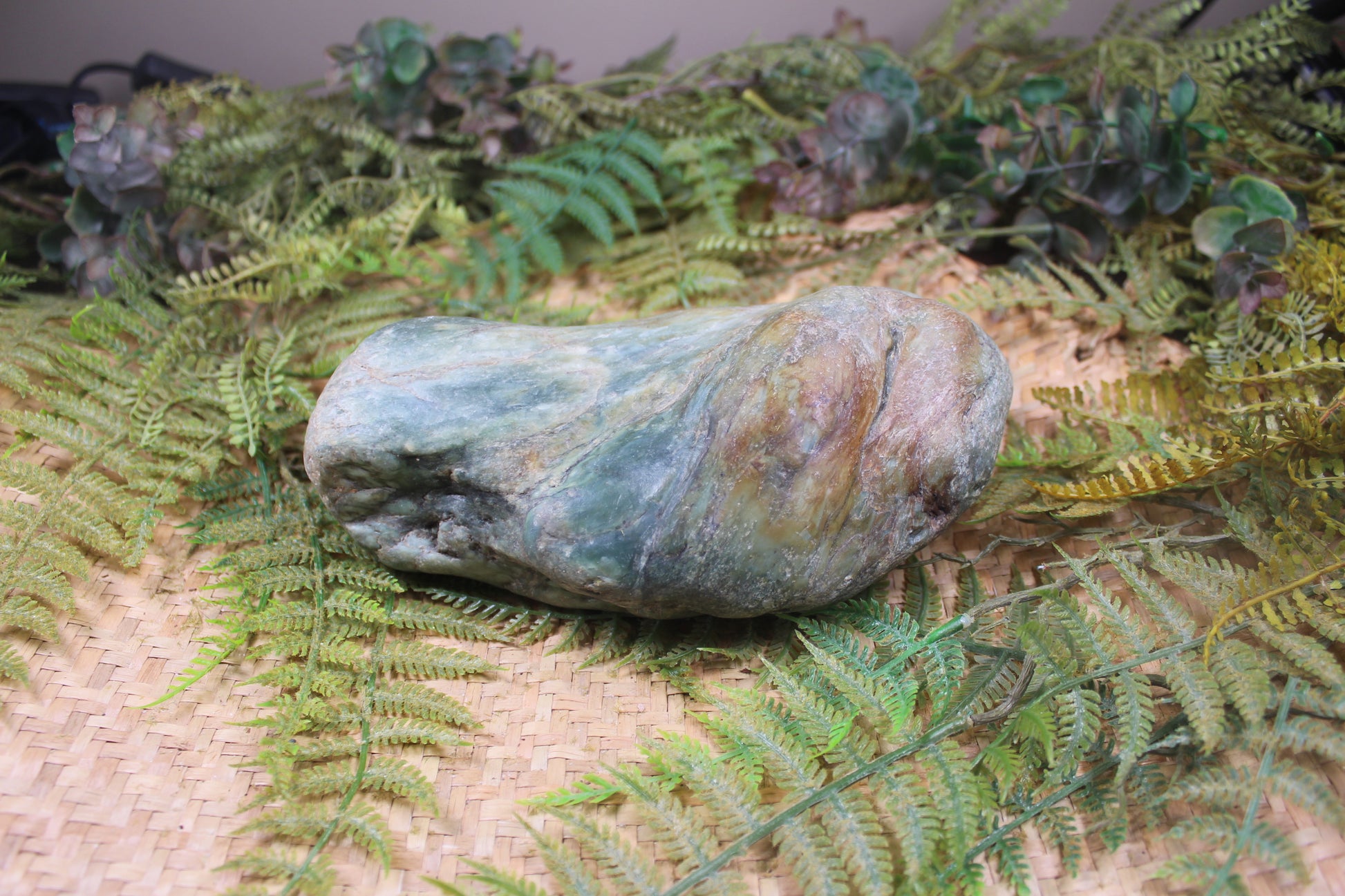 Freeform Touchstone Pounamu Sculpture - Inanga Pounamu - NZ Greenstone