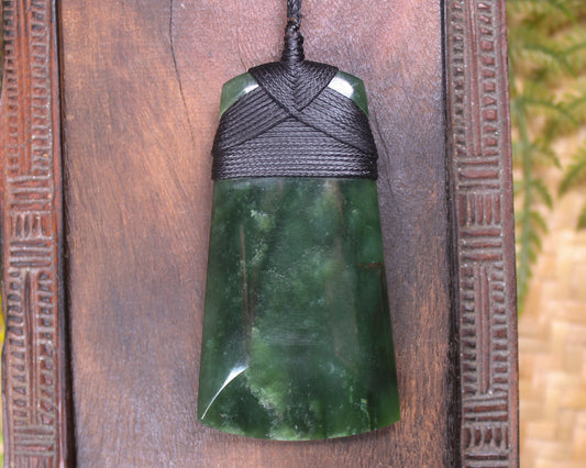 Kawakawa Pounamu Toki