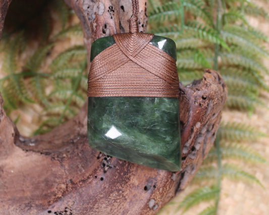 Kawakawa Pounamu Toki