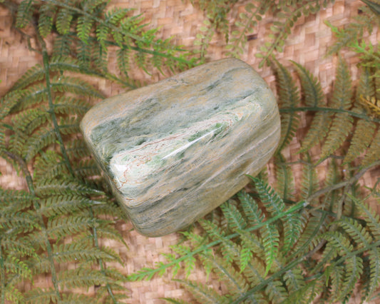 Freeform Pounamu Sculpture - Flower Jade Pounamu - NZ Greenstone