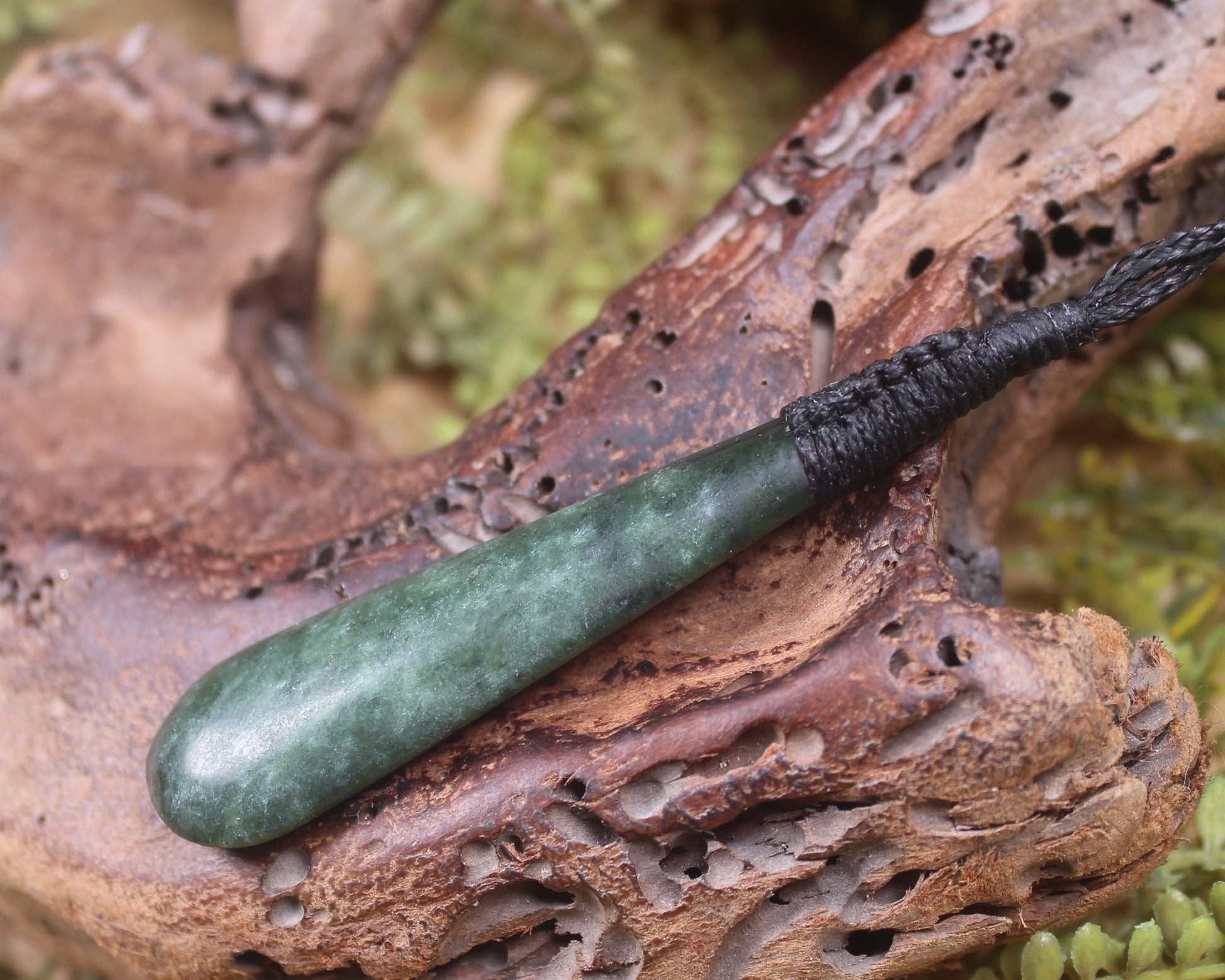 Kawakawa Pounamu Roimata Pendant - NZ Greenstone