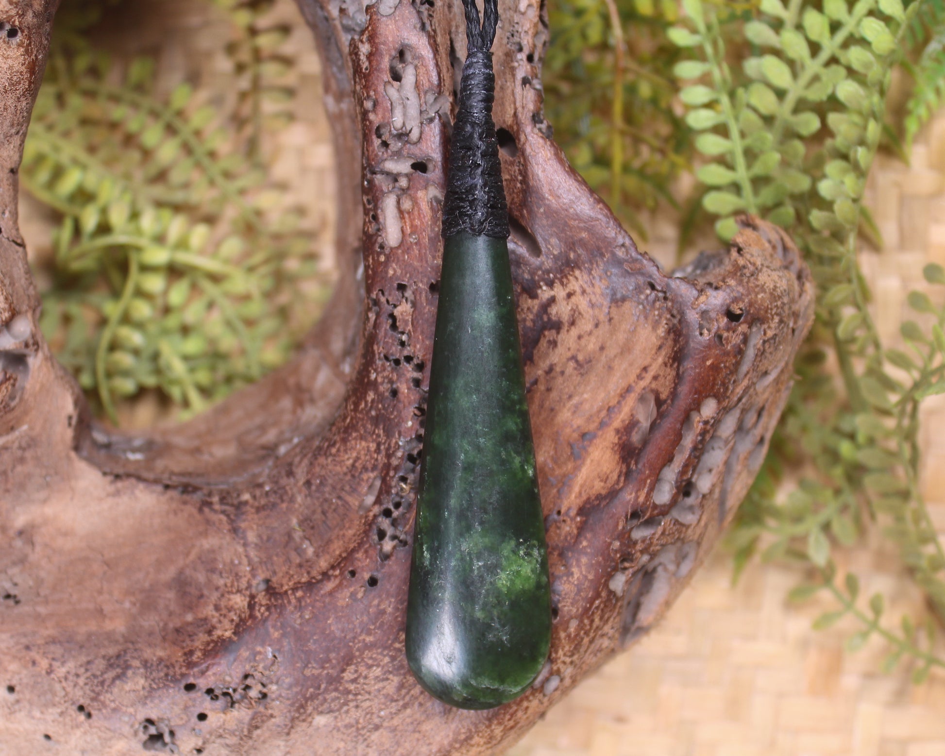 Kawakawa Pounamu Roimata Pendant - NZ Greenstone