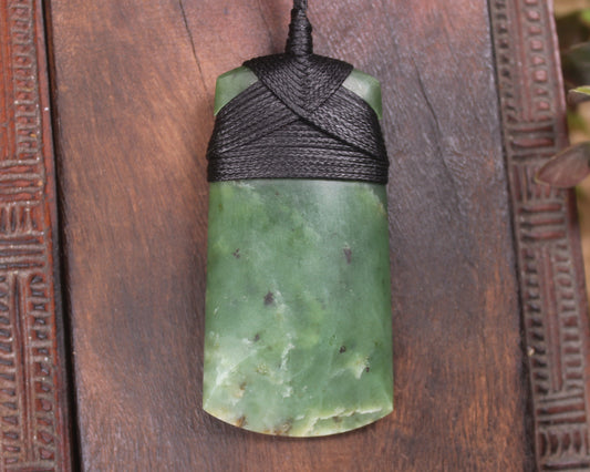 Hapopo Pounamu Toki - NZ Greenstone