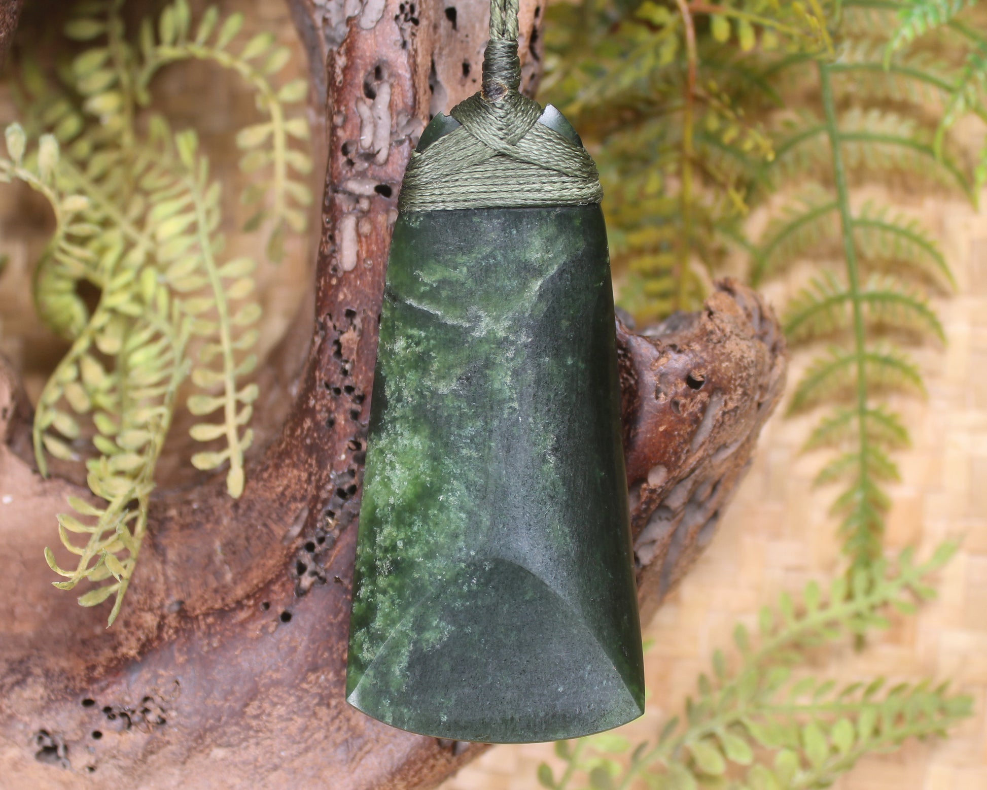 Kawakawa Pounamu Toki
