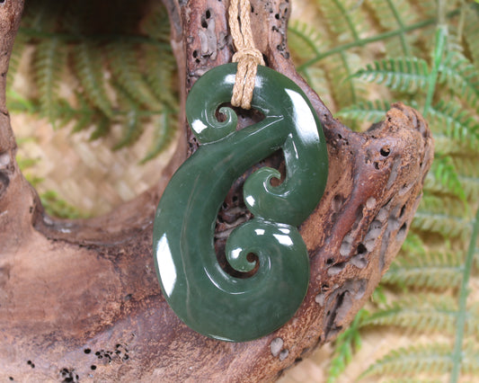 Hammerhead pendant carved from Inanga Pounamu - NZ Greenstone