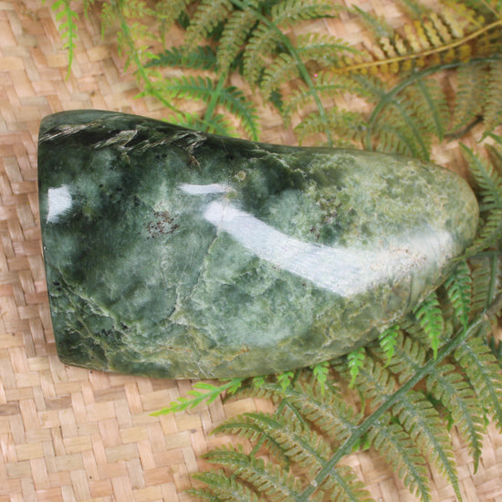 Freeform Pounamu Sculpture - Flower Jade Pounamu - NZ Greenstone