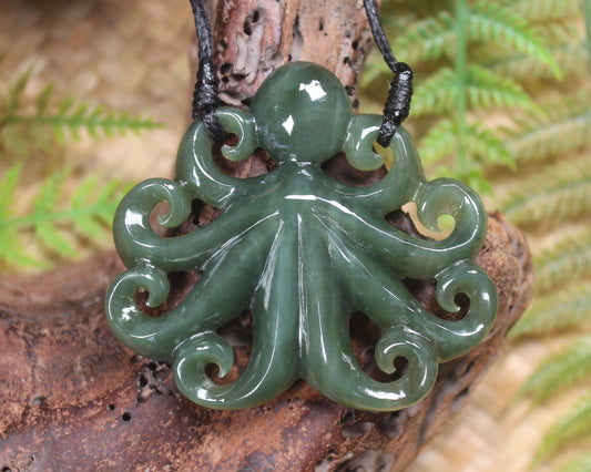 Te Wheke or Octopus Pendant carved from Inanga Pounamu - NZ Greenstone