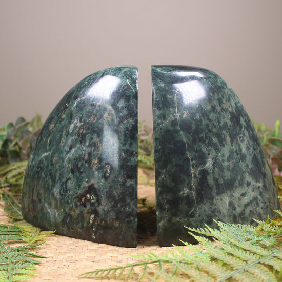 Serpentine Pounamu Sculpture - NZ Greenstone