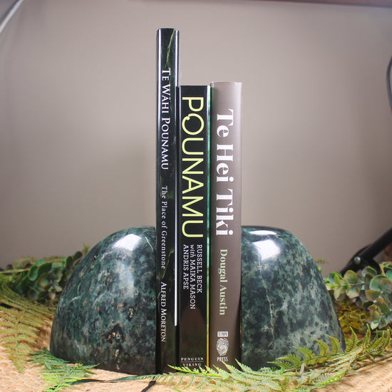 Serpentine Pounamu Sculpture - NZ Greenstone