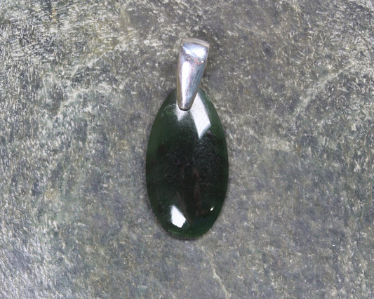 Rimu Pounamu pendant set in Sterling Silver - NZ Greenstone