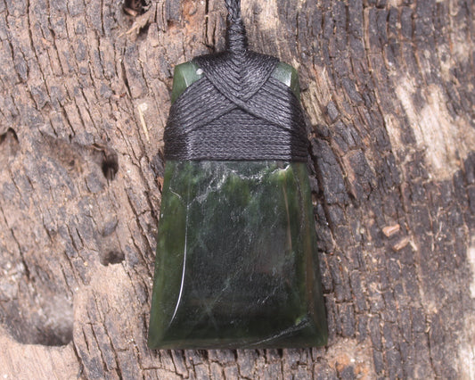Kawakawa Pounamu Toki