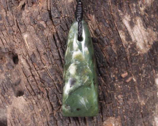 Hapopo Pounamu Toki - NZ Greenstone