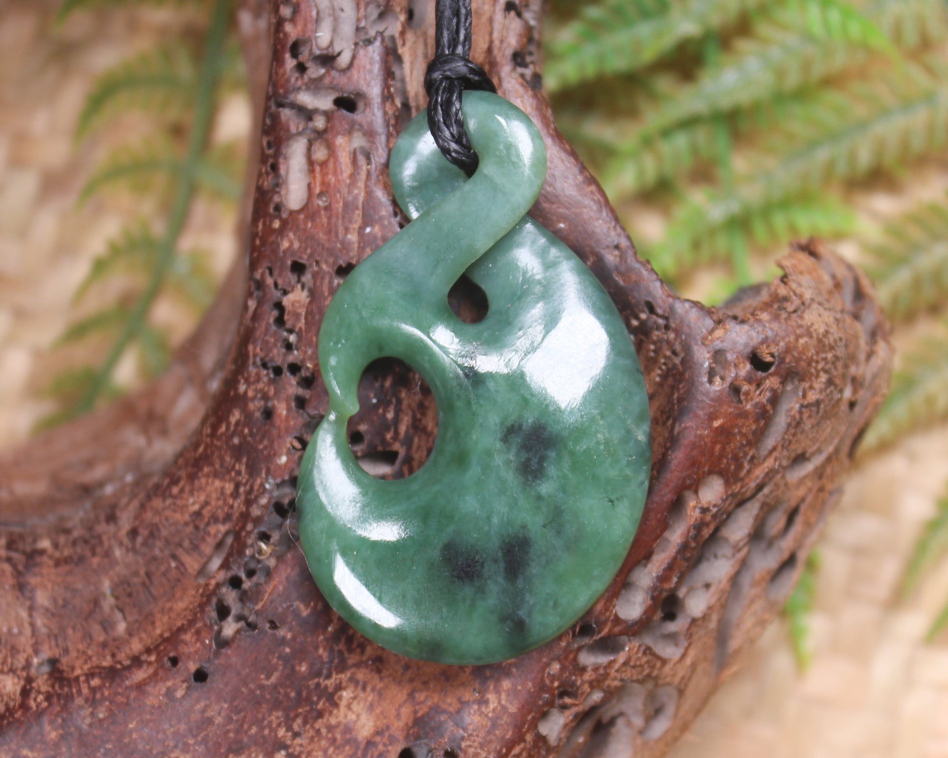 Inanga Koru Twist Pendant - NZ Greenstone