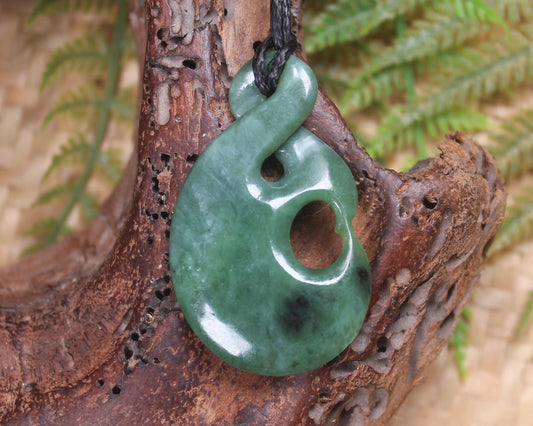 Inanga Koru Twist Pendant - NZ Greenstone