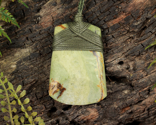 NZ Greenstone Medium Toki Pendant (BE018) Flower Jade Pounamu