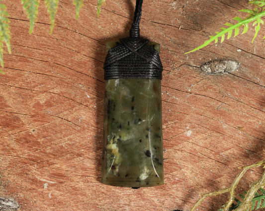 NZ Greenstone Medium Toki Pendant (BK451) Rimu Pounamu