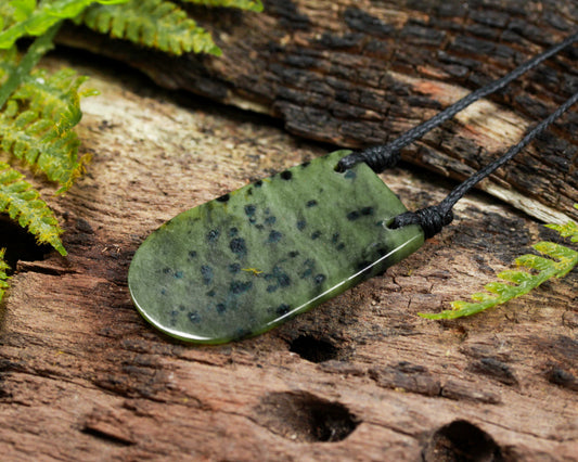 NZ Greenstone Small Kōuma Breastplate Pendant (BN042) Hapopo Pounamu