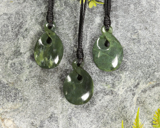 NZ Greenstone XSmall Twist Pendant (BM688) Kawakawa Pounamu