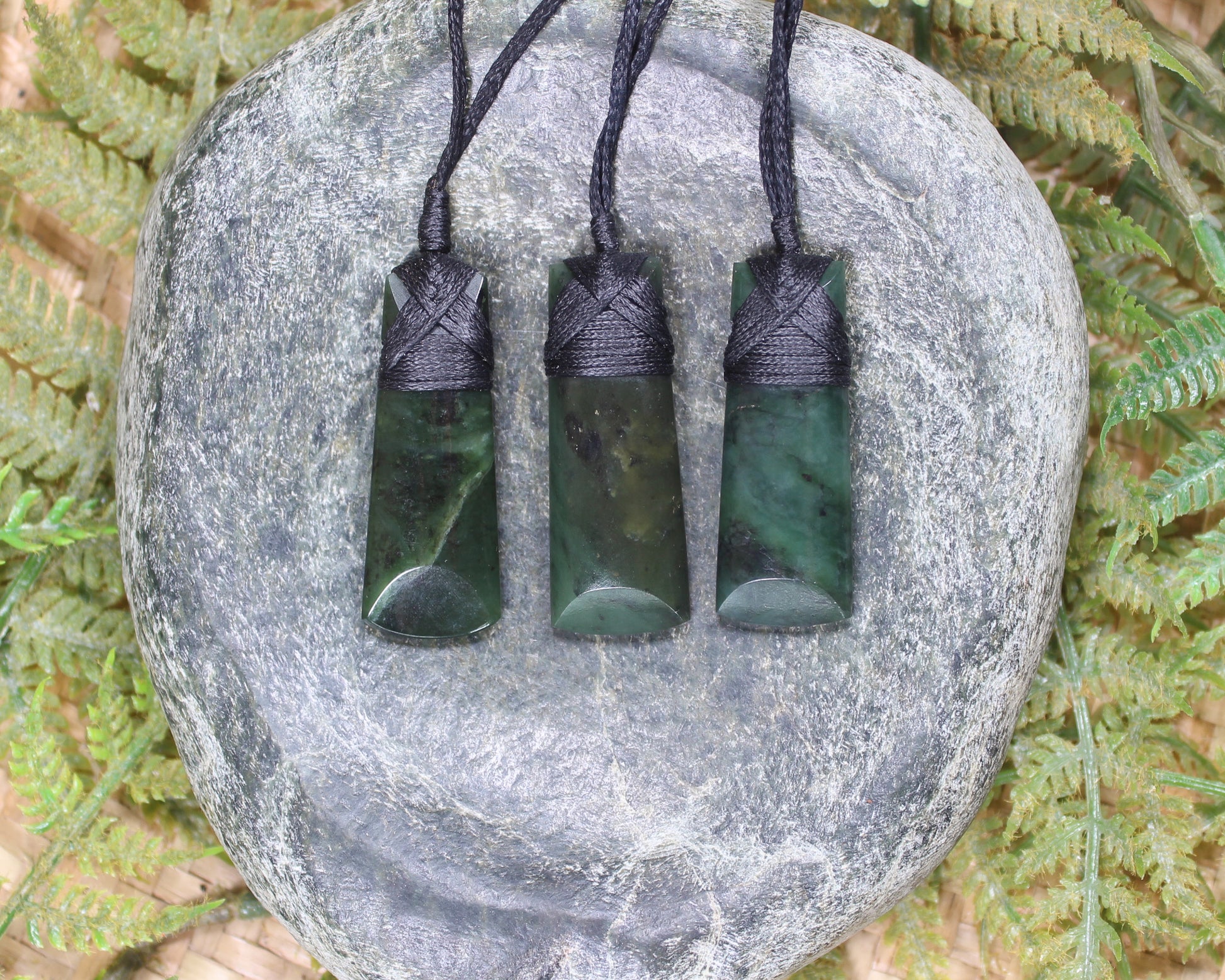 Toki or Adze Pendant carved from Rimu Pounamu - NZ Greenstone