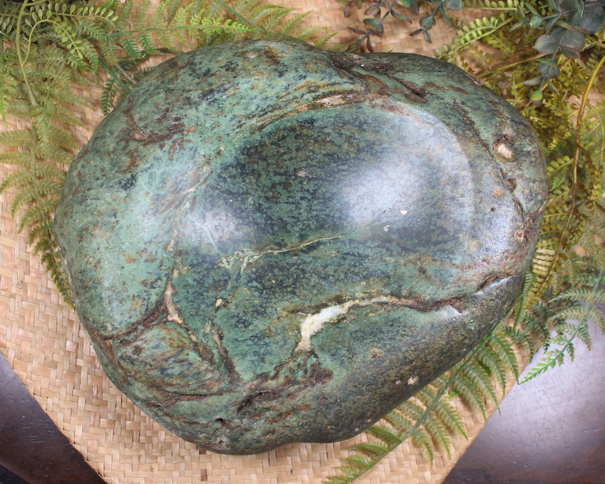 Serpentine Pounamu bowl sculpture